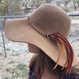 FESTIVAL READY! Vintage 1970s felt hat